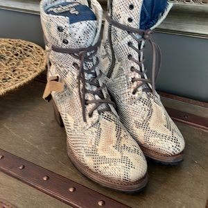 Never Worn Freebird Boots